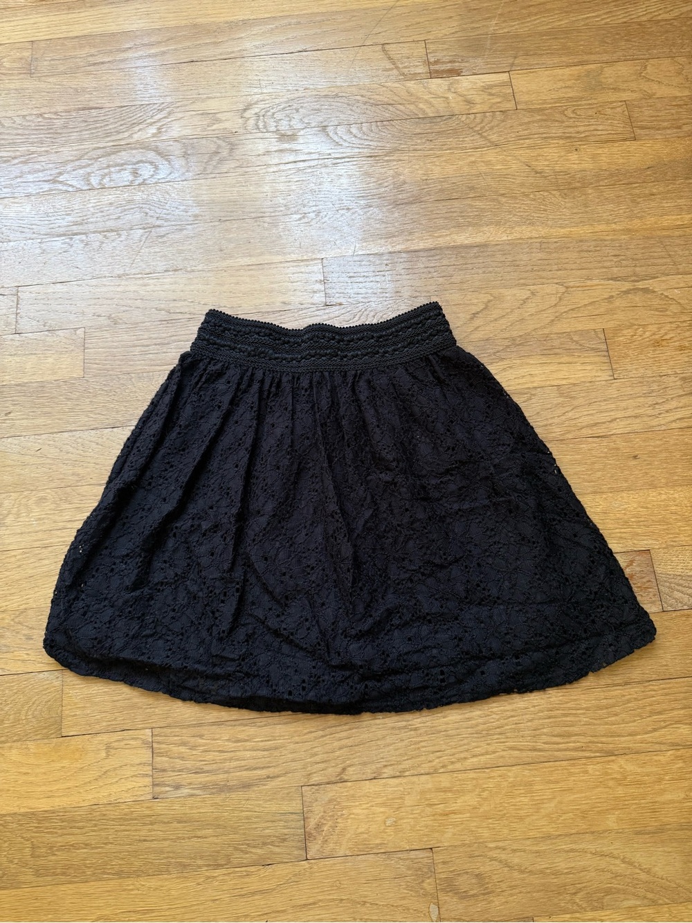 Girl’s Black Eyelet Flowy Skirt Size 10-12